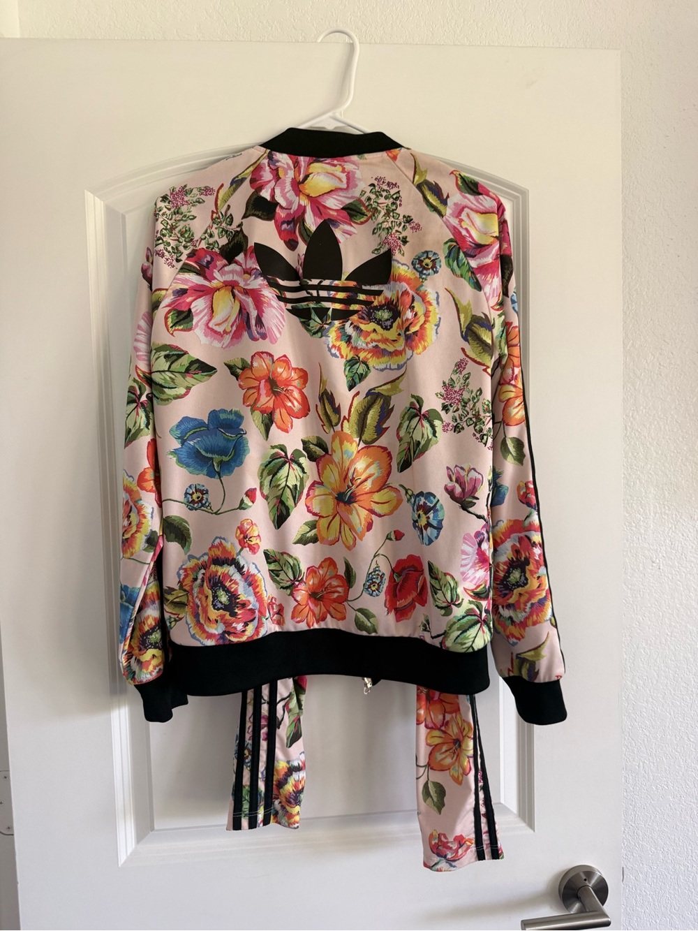 adidas Pink Floral Women's Track Jacket and leggings with Black Trim matching se - Picture 2 of 6